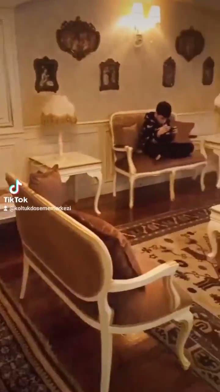 Yenilenen klasik salon oturma grubu